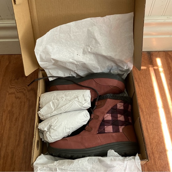 NEW Columbia Women’s Ice Maiden Shorty Snow Boot - Picture 3 of 7